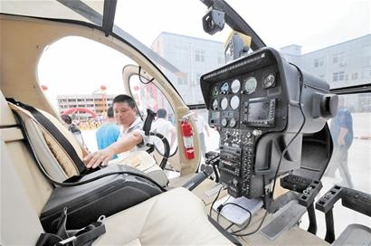 青岛市民考飞机驾照学费需20万 淘汰率过半