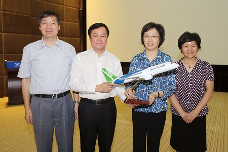 上海市委副书记殷一璀到中国商飞调研