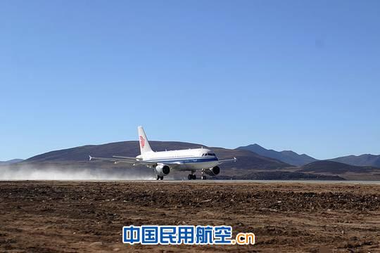 世界最高海拔4410米机场 稻城亚丁机场试飞成