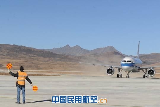 世界最高海拔4410米机场 稻城亚丁机场试飞成