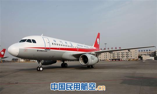 川航年内首架新机空客A319抵达成都双流机场