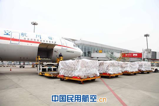 川航备29架飞机 用于救灾物资运输和伤员救治