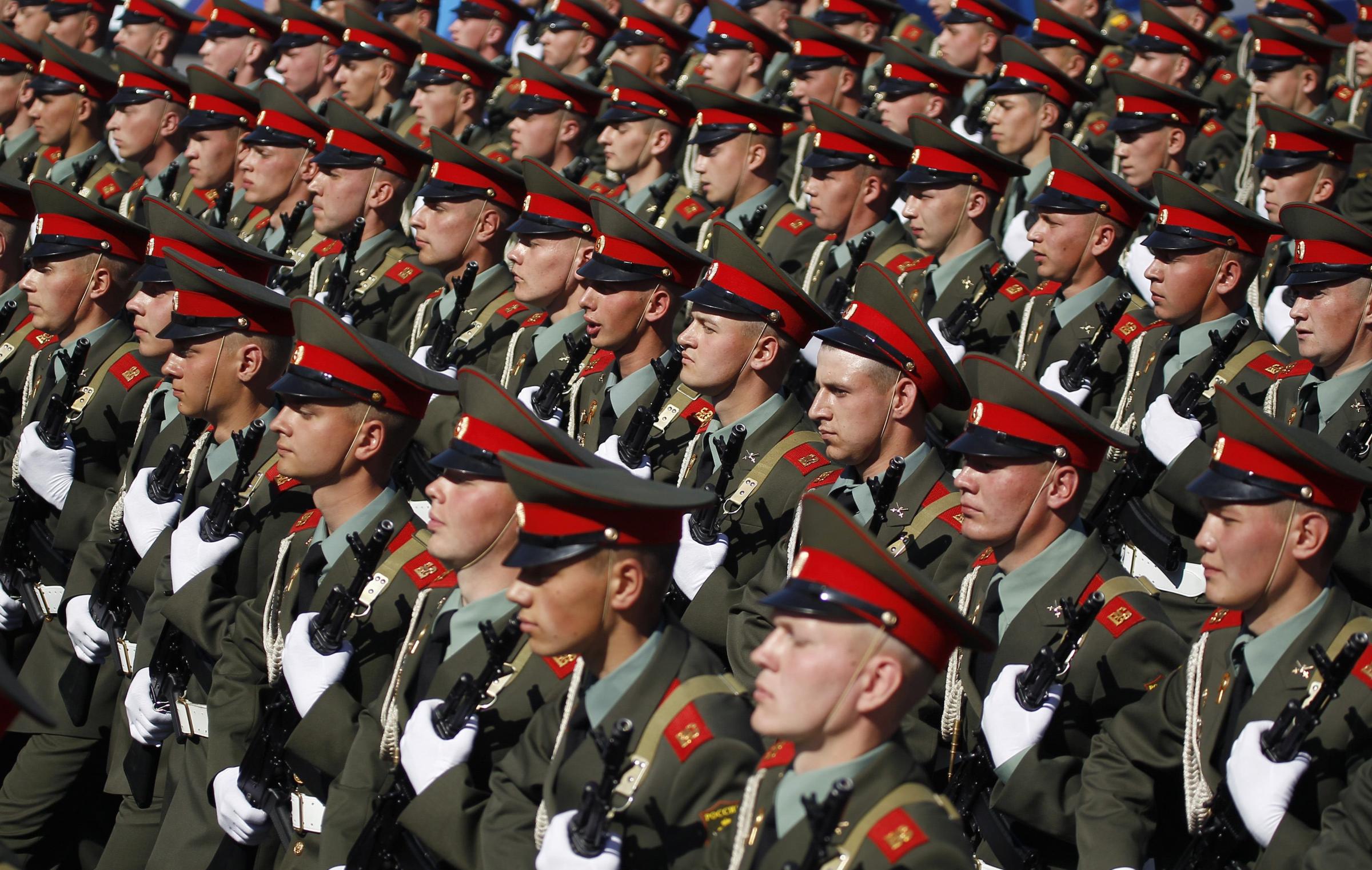 俄罗斯举行冷战后最大阅兵式 上万军人参阅(组图) - 新闻 - 加拿大华人网 - 加拿大华人门户网站