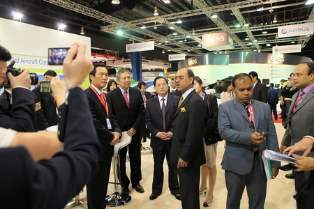 中国商飞公司参加2012新加坡航展