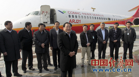 金壮龙一行到新疆乌鲁木齐ARJ21-700飞机自然结冰试验试飞现场指导工作