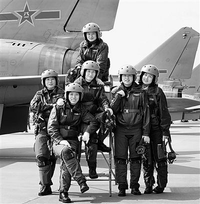 中国空军60年培养出328名女飞行员