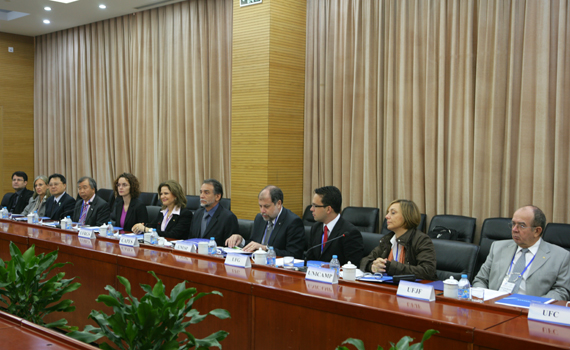 �����ߵȽ��������ŷ��ʱ���