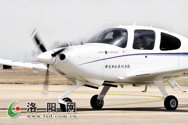 洛阳20架新型教练机投入教学飞行训练