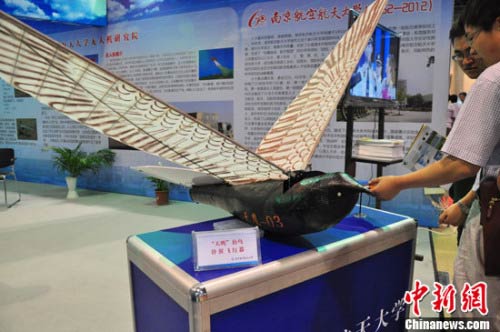 中国仿生无人机“天鹰”仿鸟扑翼飞行器亮相
