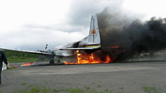 加拿大一架飞机在地面起火爆炸 未造成人员伤