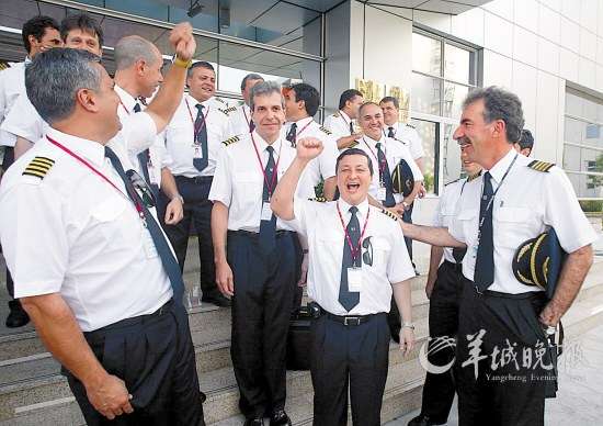 洋机长受宠 中国飞行员何时能自给?