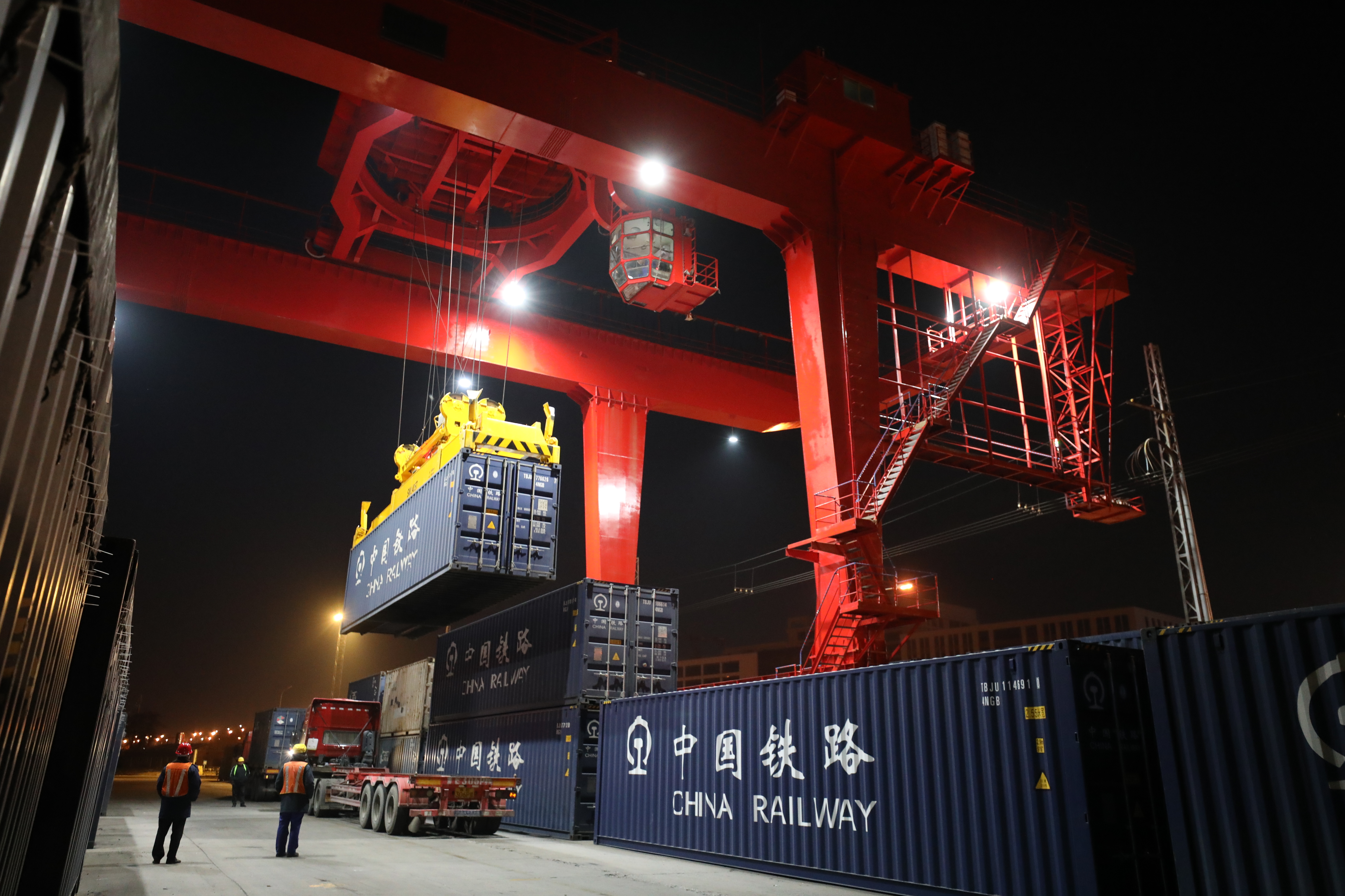 杏彩体育平台常态化运营一周年石家庄至广州快速多式联运班列货运量累计突破20万吨(图1)