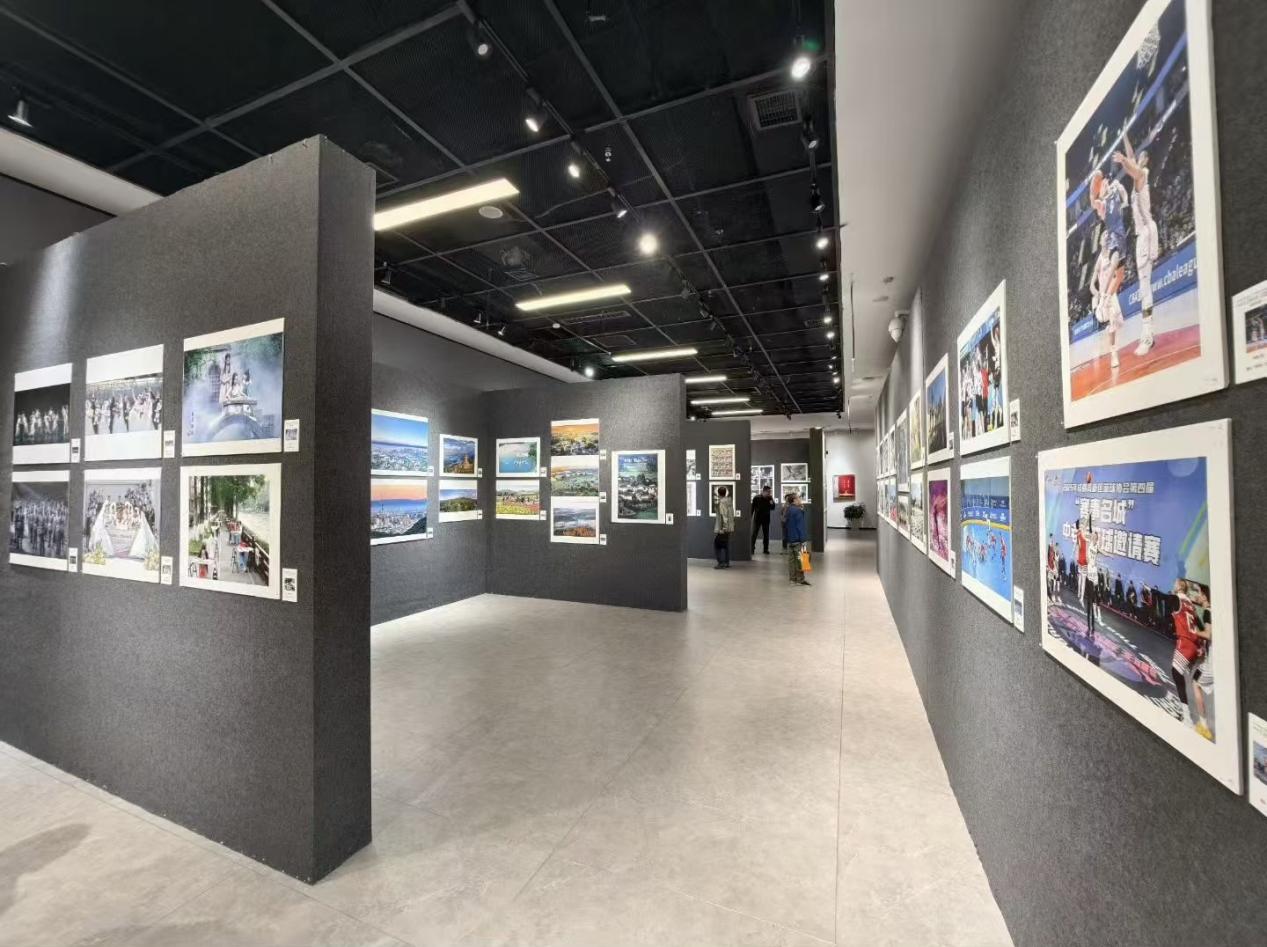 二二银行成都分行“天府田园美，花香清津观城