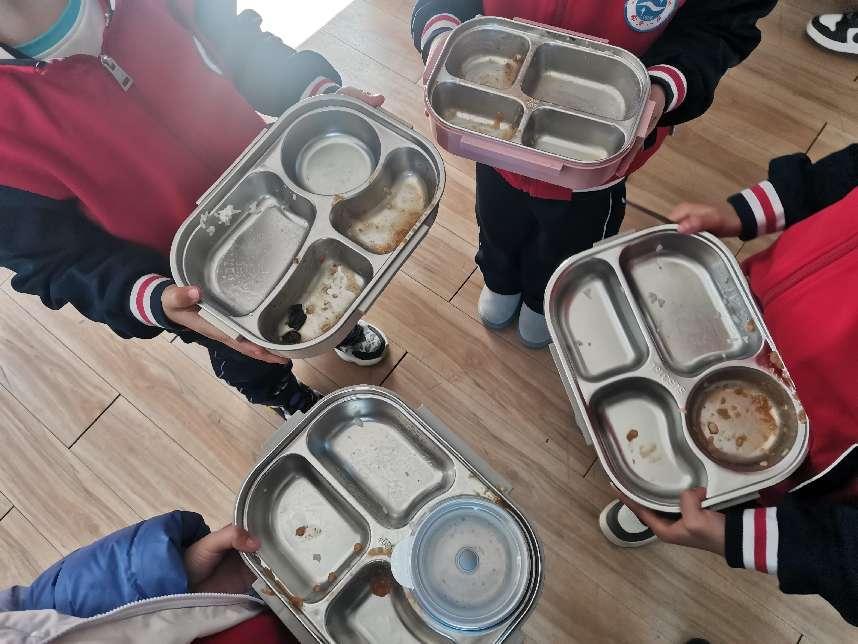 天津市北辰区南仓小学推广“桶餐”新方式 哺育学生节粮好习气