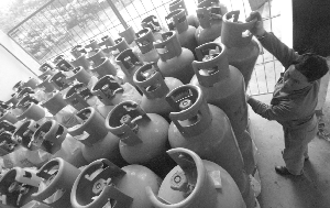 ����ί��ʯ��˫�۱���ӦҺ�����۽������Ի���