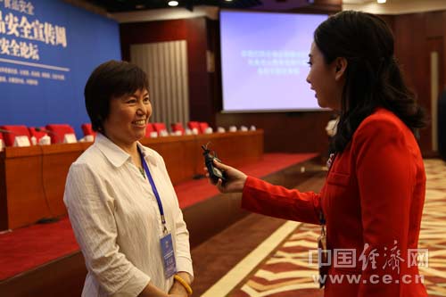 中国经济网记者采访中国饮料工业协会理事长赵