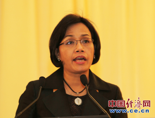 世界银行常务副行长英卓华