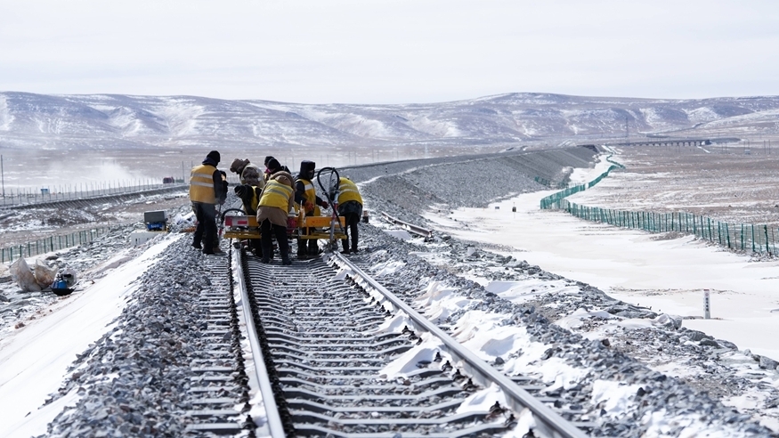 新春走基层丨在昆仑山腹地守护春运路