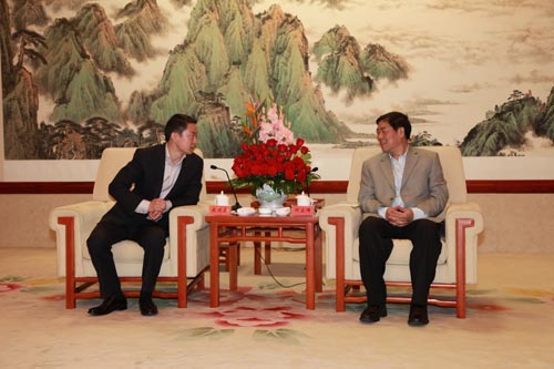 高灵能源总部落户滨海高新区 何立峰会见戴思嘉