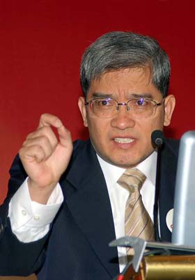 李肃叫阵郎咸平 预摆擂台遭拒
