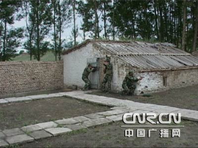新疆伊犁培训边防派出所反袭击战法(组图)