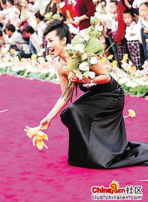 奇招怪招全上阵 十位女星如何防止走光(组图)