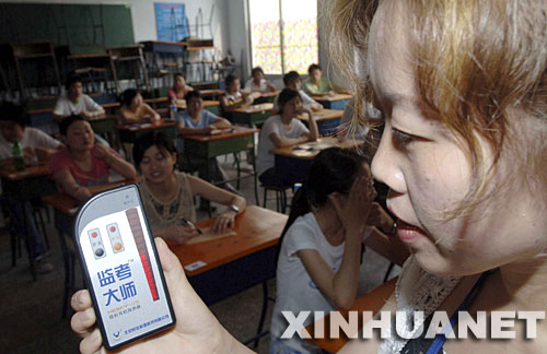 2007年全国高考拉开帷幕 千万考生赴考场(组图