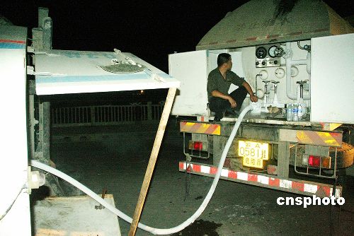 攀枝花大货车侧翻氩气泄漏 消防官兵成功排险