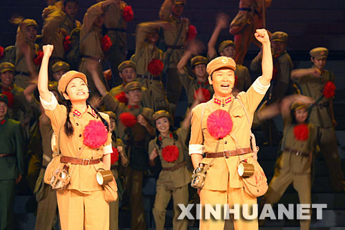 激情岁月》中演唱《毛主席的战士最听党的话