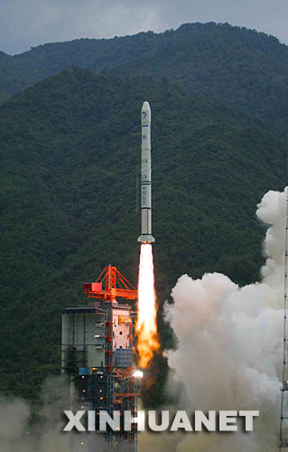 10月24日18时05分,搭载着我国首颗探月卫星嫦娥一号的长征三号甲运载火箭在西昌卫星发射中心三号塔架点火发射。