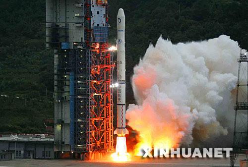 我国首颗探月卫星嫦娥一号发射(组图)