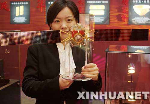  11��1�գ�������Աչʾ�ƽ��϶�һ������ģ�͡����գ�2007�й������鱦չ�ڱ����й�����չ�����ľ��У�չ������������ʮ�������Һ͵�����500��֪���鱦��˾��չ��һ���ƽ��϶�һ������ģ����չ������Ϊ����עĿ�� �»��緢