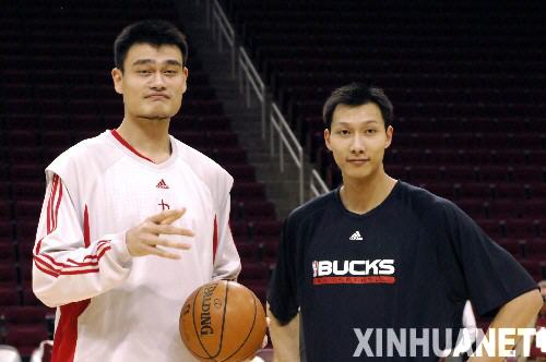 分别效力于休斯敦火箭队和密尔沃基雄鹿队的中