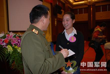 沈阳军区公开征50名女兵 形象才艺须俱佳(组图