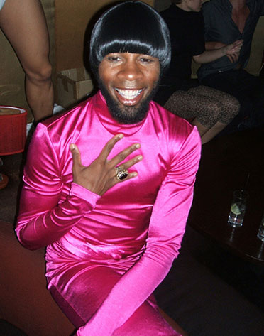 妖男窜红时尚圈 喷饭级别直<em>追芙蓉姐姐</em>(组图)_