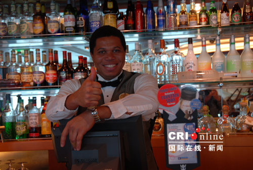 亚洲最大邮轮香港作母港 豪华套房有酒吧钢琴