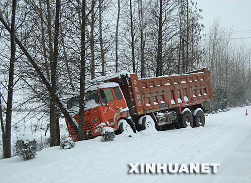 1��26�գ�һ��������ںϳ�·���������շ�վ������·��ʧ���Ե�·�ߡ�