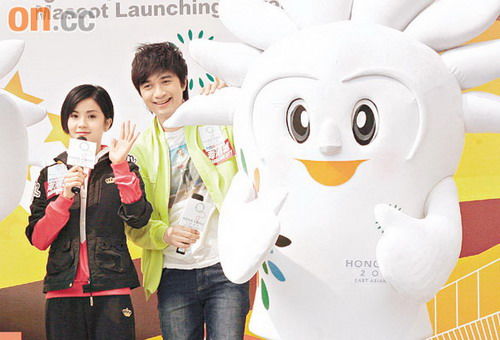 阿Sa回应强吻事件:很想打他(图)