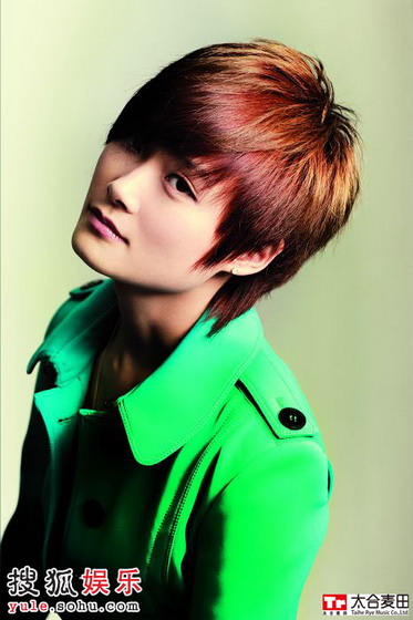 李宇春《少年中国》全新写真曝光 大胆尝试艳色