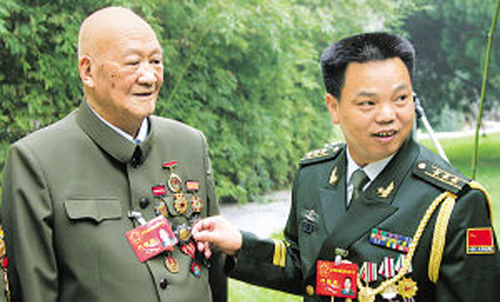 英模侧影:全军英模大会军星璀璨群英荟萃(组图