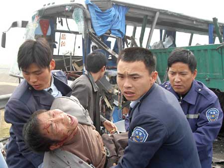 浙江高速发生特大车祸 5人死17人受伤(图)