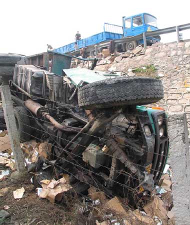 浙江高速发生特大车祸 5人死17人受伤(图)