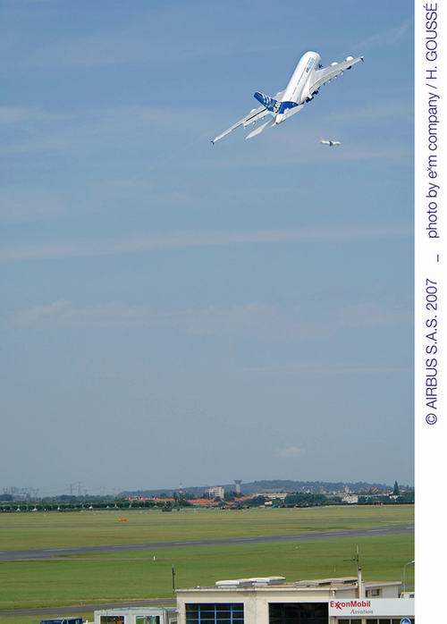 "空中巨无霸"空客a380闪耀巴黎航展(组图)