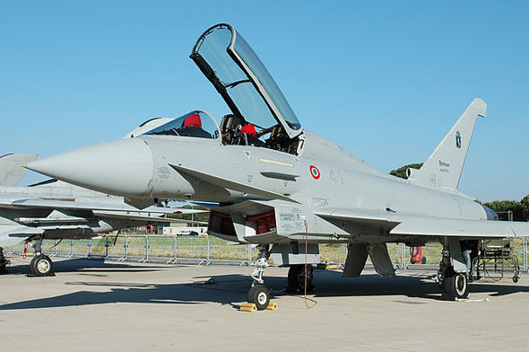 意制订军事战略远景规划 重点发展航空