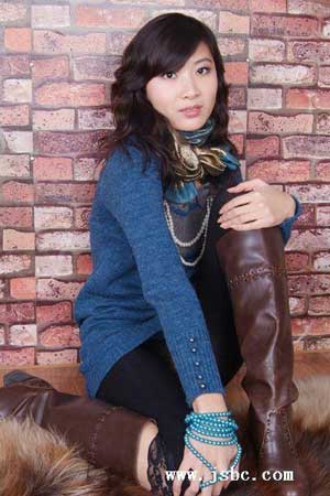 江苏电视台大胆创新 女大学生报天气预报(组图