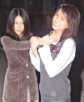 2R险成三级女星 《死亡写真》女尸海报被禁(图