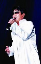 谭咏麟谷村新司齐亮相 上海大舞台星光灿烂(图