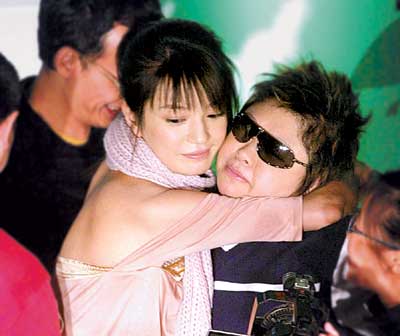 赵薇为练歌泡歌厅四年 发布专辑韩红来告白(图