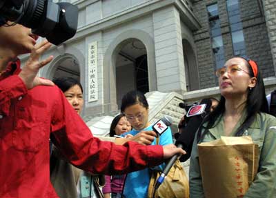 皇阿玛案追踪 成都商报承认曾猜测报道(图)