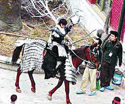 谢霆锋人气热被导演哄抢 将剃光头饰悟空(图)